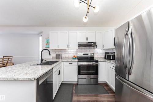 58 Durocher Street, St. Albert, AB - Indoor Photo Showing Kitchen With Stainless Steel Kitchen With Upgraded Kitchen