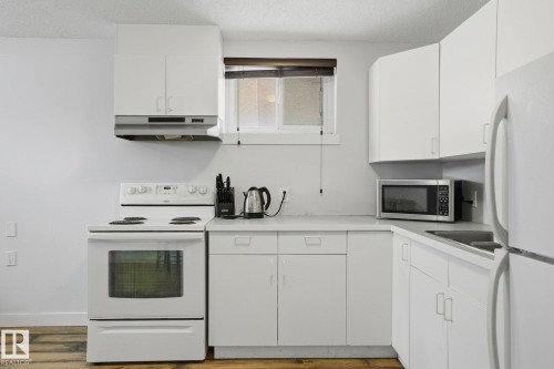 10840 74 Avenue, Edmonton, AB - Indoor Photo Showing Kitchen