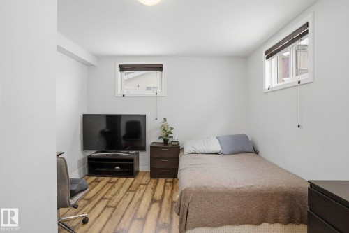 10840 74 Avenue, Edmonton, AB - Indoor Photo Showing Bedroom