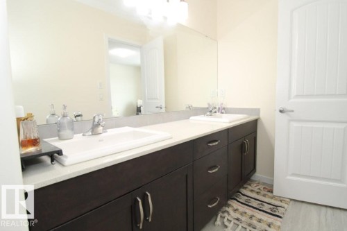 3043 Checknita Way, Edmonton, AB - Indoor Photo Showing Bathroom