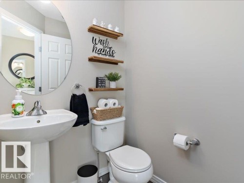 13434 166 Avenue, Edmonton, AB - Indoor Photo Showing Bathroom