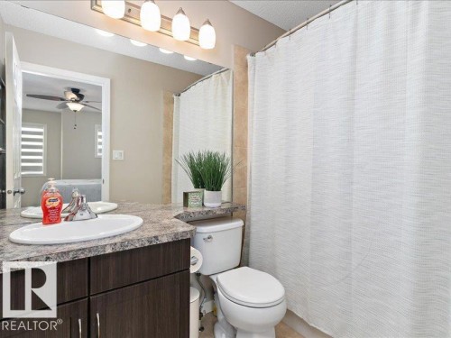 13434 166 Avenue, Edmonton, AB - Indoor Photo Showing Bathroom
