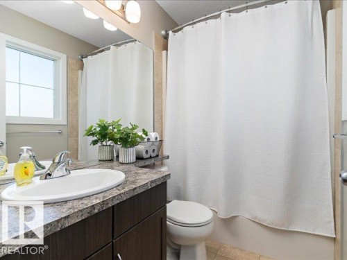13434 166 Avenue, Edmonton, AB - Indoor Photo Showing Bathroom