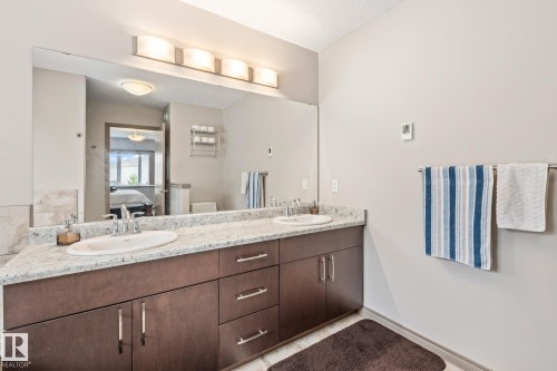 9520 206 Street, Edmonton, AB - Indoor Photo Showing Bathroom
