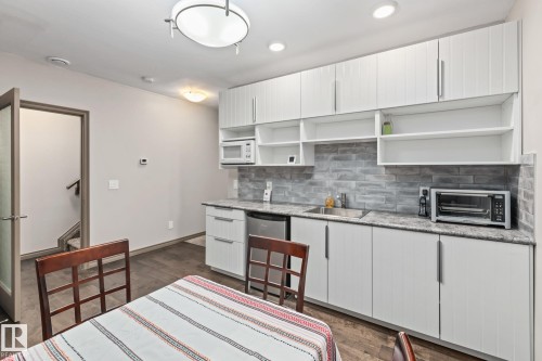 9520 206 Street, Edmonton, AB - Indoor Photo Showing Kitchen