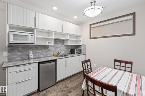 9520 206 Street, Edmonton, AB - Indoor Photo Showing Kitchen
