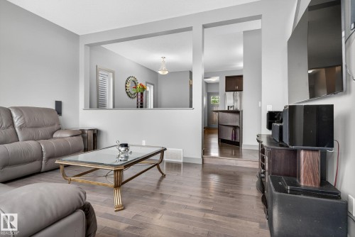 5514 Crabapple Loop, Edmonton, AB - Indoor Photo Showing Living Room