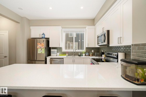 50 2072 Wonnacott Way, Edmonton, AB - Indoor Photo Showing Kitchen