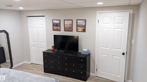 6307 Marler Dr, Camrose, AB - Indoor