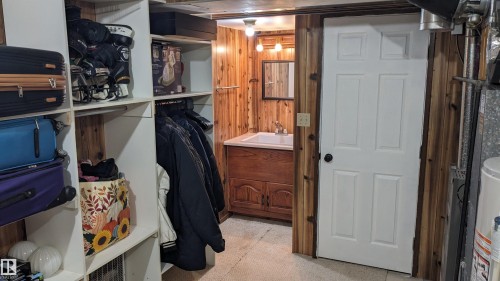 6307 Marler Dr, Camrose, AB - Indoor