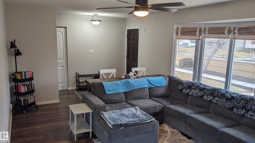 6307 Marler Dr, Camrose, AB - Indoor Photo Showing Living Room