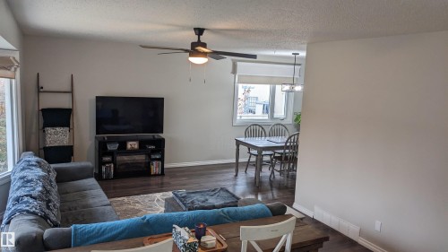6307 Marler Dr, Camrose, AB - Indoor Photo Showing Living Room