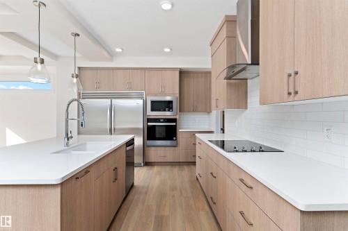 1083 Cristall Crescent, Edmonton, AB - Indoor Photo Showing Kitchen With Double Sink With Upgraded Kitchen