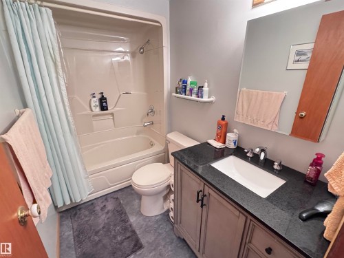 5309 51 Street, Jarvie, AB - Indoor Photo Showing Bathroom
