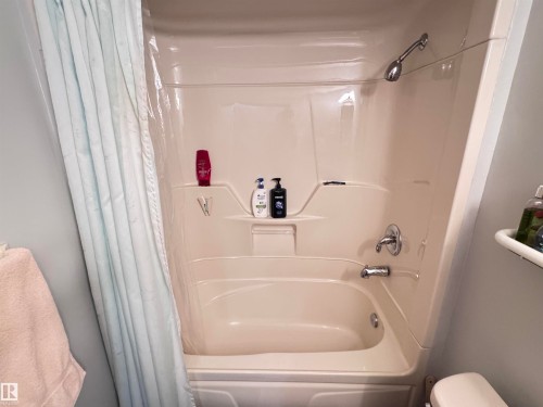 5309 51 Street, Jarvie, AB - Indoor Photo Showing Bathroom