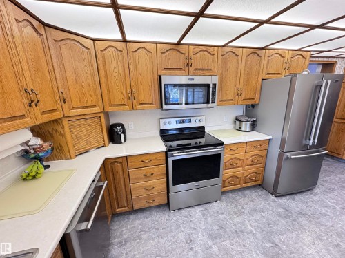 5309 51 Street, Jarvie, AB - Indoor Photo Showing Kitchen