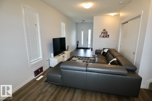 8741 Carson Way Sw, Edmonton, AB - Indoor Photo Showing Other Room