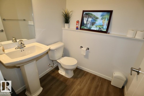 8741 Carson Way Sw, Edmonton, AB - Indoor Photo Showing Bathroom