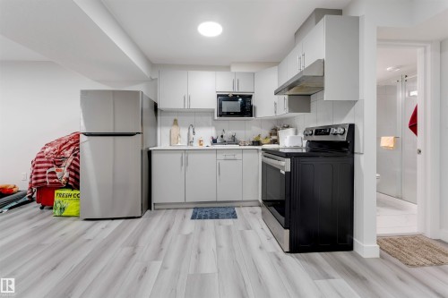 1217 29 Street, Edmonton, AB - Indoor Photo Showing Kitchen