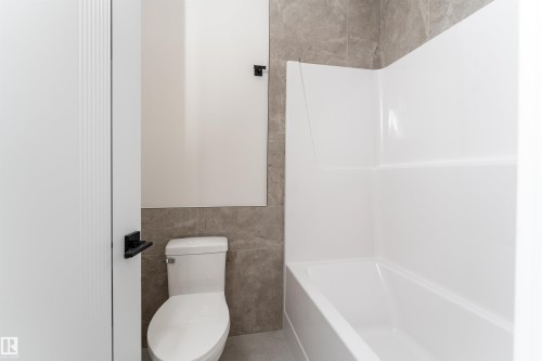 7077 Kiviaq Crescent, Edmonton, AB - Indoor Photo Showing Bathroom