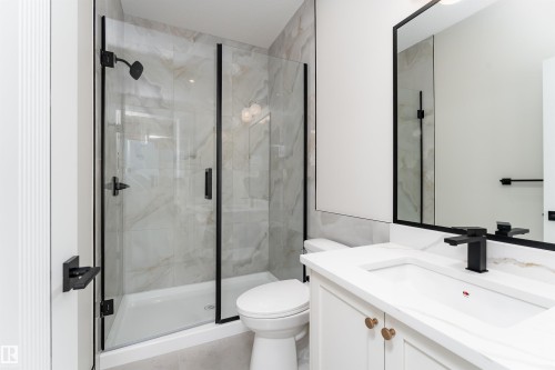 7077 Kiviaq Crescent, Edmonton, AB - Indoor Photo Showing Bathroom