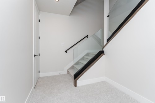 7077 Kiviaq Crescent, Edmonton, AB - Indoor Photo Showing Other Room