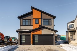 7077 Kiviaq Crescent  Edmonton, AB T6W 5R3