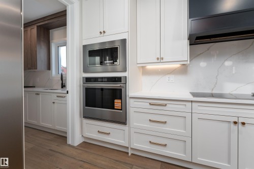 7077 Kiviaq Crescent, Edmonton, AB - Indoor Photo Showing Kitchen