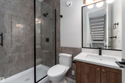 7077 Kiviaq Crescent, Edmonton, AB - Indoor Photo Showing Bathroom