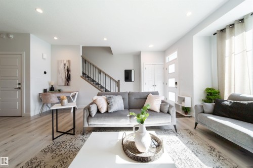 8040 Kiriak Link, Edmonton, AB - Indoor Photo Showing Living Room
