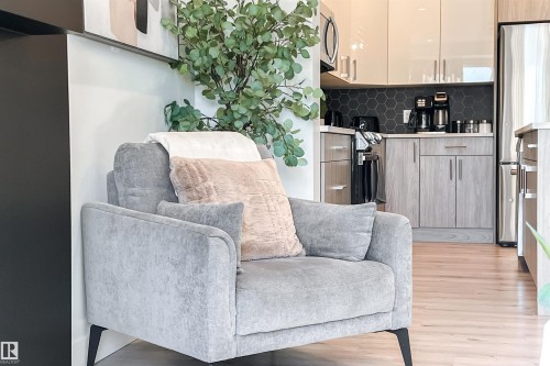 8040 Kiriak Link, Edmonton, AB - Indoor Photo Showing Kitchen