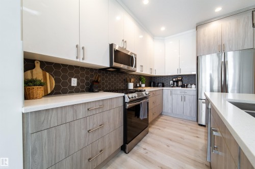 8040 Kiriak Link, Edmonton, AB - Indoor Photo Showing Kitchen With Upgraded Kitchen