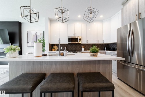 8040 Kiriak Link, Edmonton, AB - Indoor Photo Showing Kitchen With Upgraded Kitchen