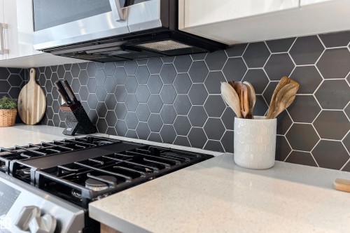 8040 Kiriak Link, Edmonton, AB - Indoor