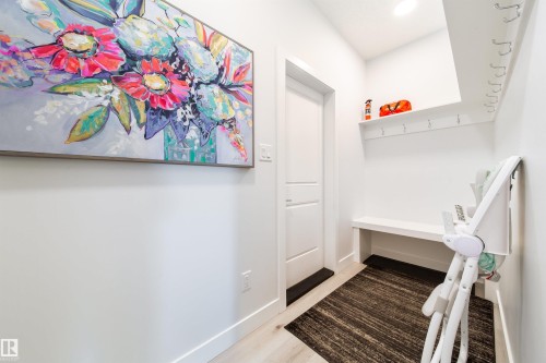 8040 Kiriak Link, Edmonton, AB - Indoor