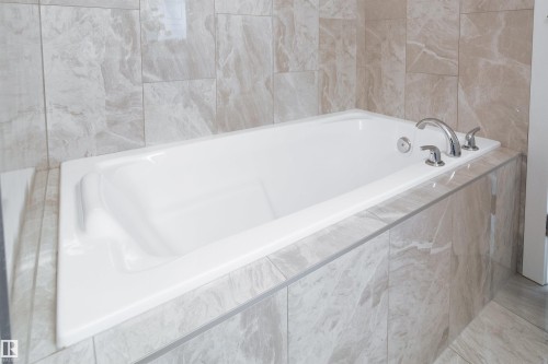 8040 Kiriak Link, Edmonton, AB - Indoor Photo Showing Bathroom