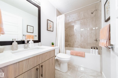 8040 Kiriak Link, Edmonton, AB - Indoor Photo Showing Bathroom