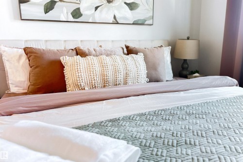 8040 Kiriak Link, Edmonton, AB - Indoor Photo Showing Bedroom