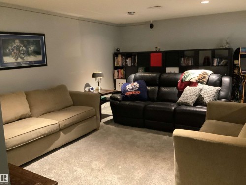 33 Arlington Drive, St. Albert, AB - Indoor Photo Showing Living Room