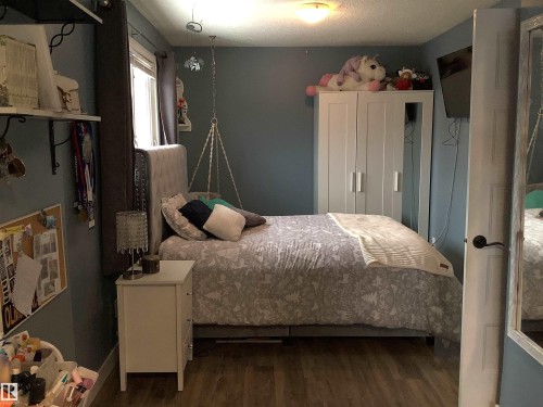 33 Arlington Drive, St. Albert, AB - Indoor Photo Showing Bedroom