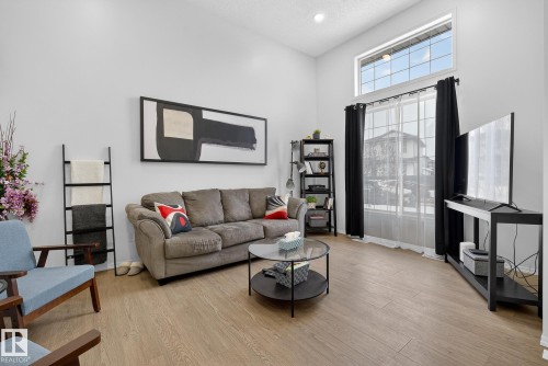 4503 149 Avenue, Edmonton, AB - Indoor Photo Showing Living Room