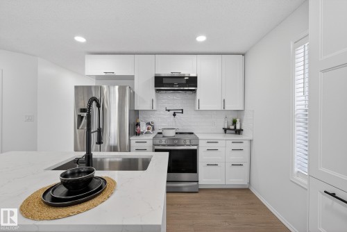 4503 149 Avenue, Edmonton, AB - Indoor Photo Showing Kitchen With Upgraded Kitchen