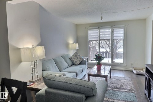 18285 84 Avenue, Edmonton, AB - Indoor Photo Showing Living Room