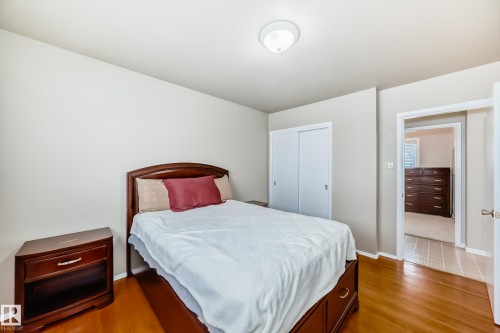 3629 117 Avenue, Edmonton, AB - Indoor Photo Showing Bedroom