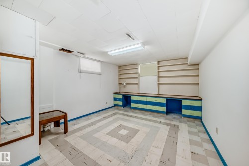 3629 117 Avenue, Edmonton, AB - Indoor Photo Showing Garage