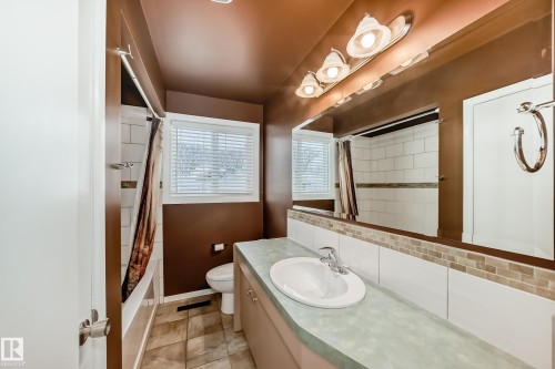 3629 117 Avenue, Edmonton, AB - Indoor Photo Showing Bathroom
