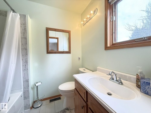 1 Bamber Place, Leduc, AB - Indoor Photo Showing Bathroom