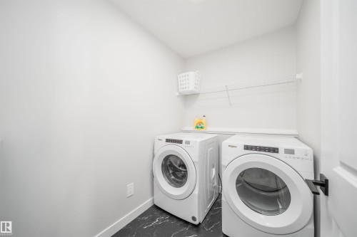 Laundry room featuring baseboards and washer and clothes dryer - 15 Chambery Crescent, St. Albert, AB - Indoor Photo Showing Laundry Room