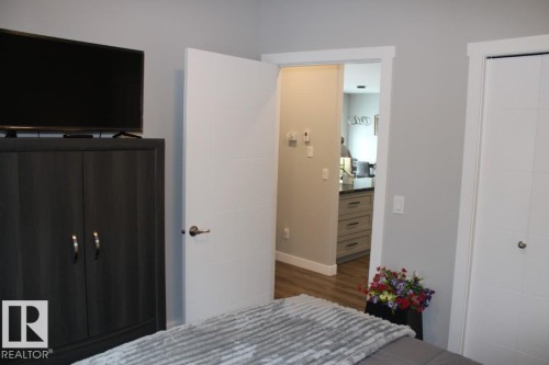 Bedroom featuring dark wood finished floors and baseboards - 22 6519 46 Street, Wetaskiwin, AB - Indoor Photo Showing Bedroom