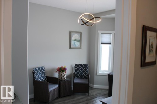 Sitting room featuring baseboards and dark wood-style flooring - 22 6519 46 Street, Wetaskiwin, AB - Indoor Photo Showing Other Room